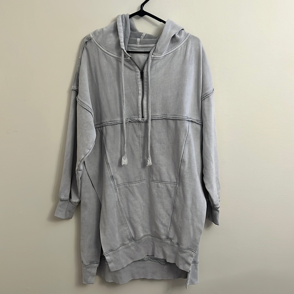 We the free oversized hoodie. Size extra small. Fits very oversized!